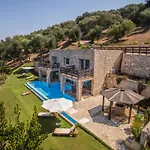 Villa Seashore:Dreamy Villa By The Sea With Heated Pool