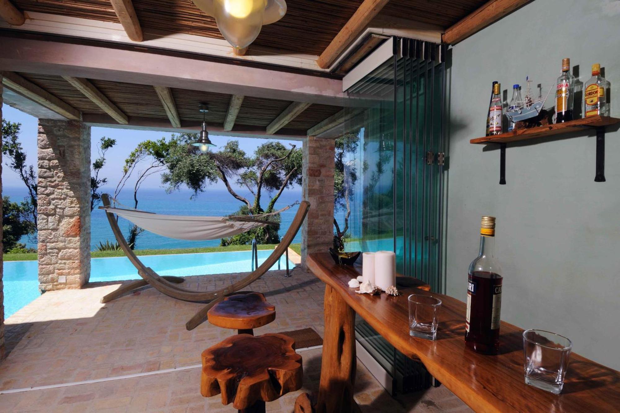 Villa Seashore:dreamy By The Sea With Heated Pool